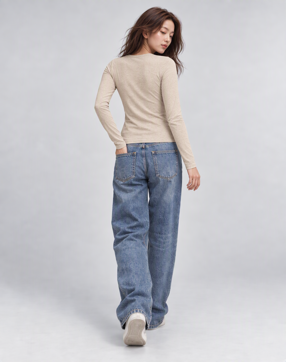 Long-sleeved shirt made of soft cotton (Coming Soon)